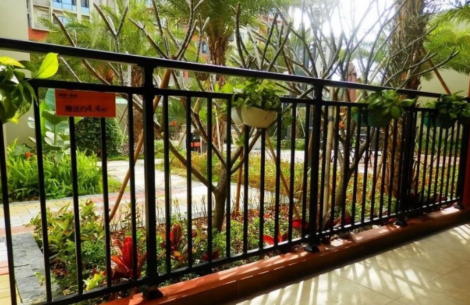 鋅鋼陽(yáng)臺(tái)廠家 鋅鋼陽(yáng)臺(tái)廠家